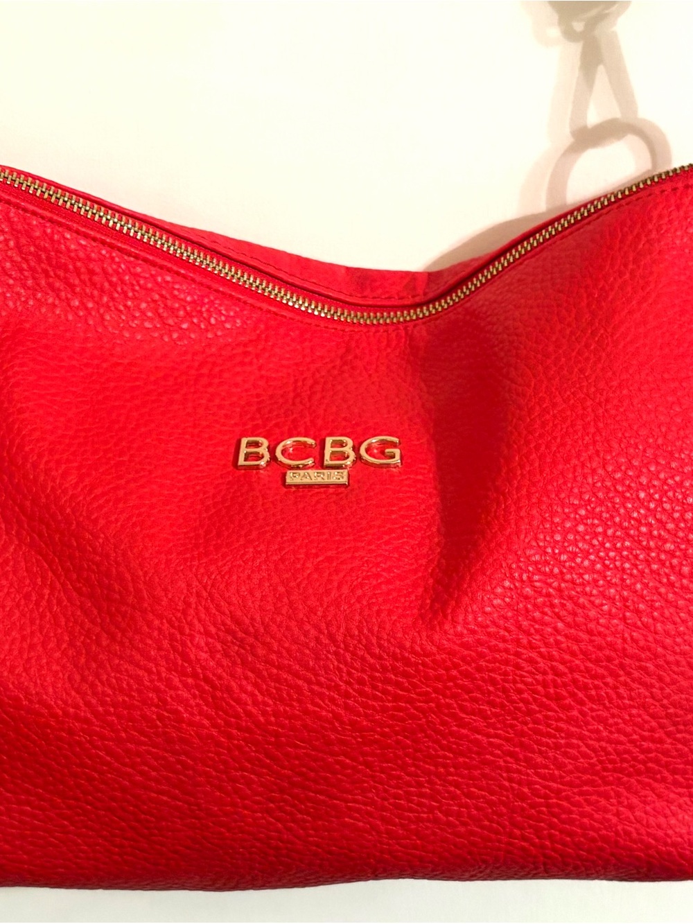 BCBG Paris Red Crossbody Bag & Black Tie Wallet Clutch Bundle - Picture 4 of 16